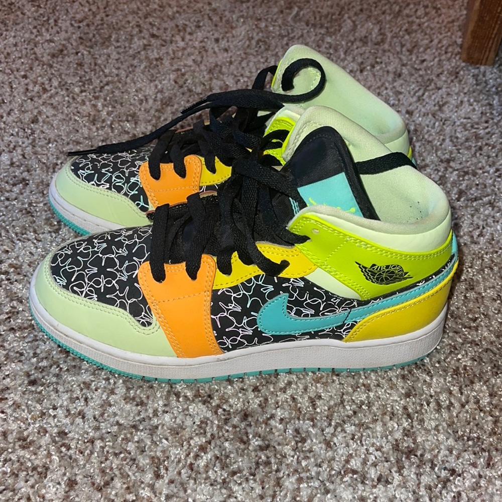 Jordan 1 mid Clovers